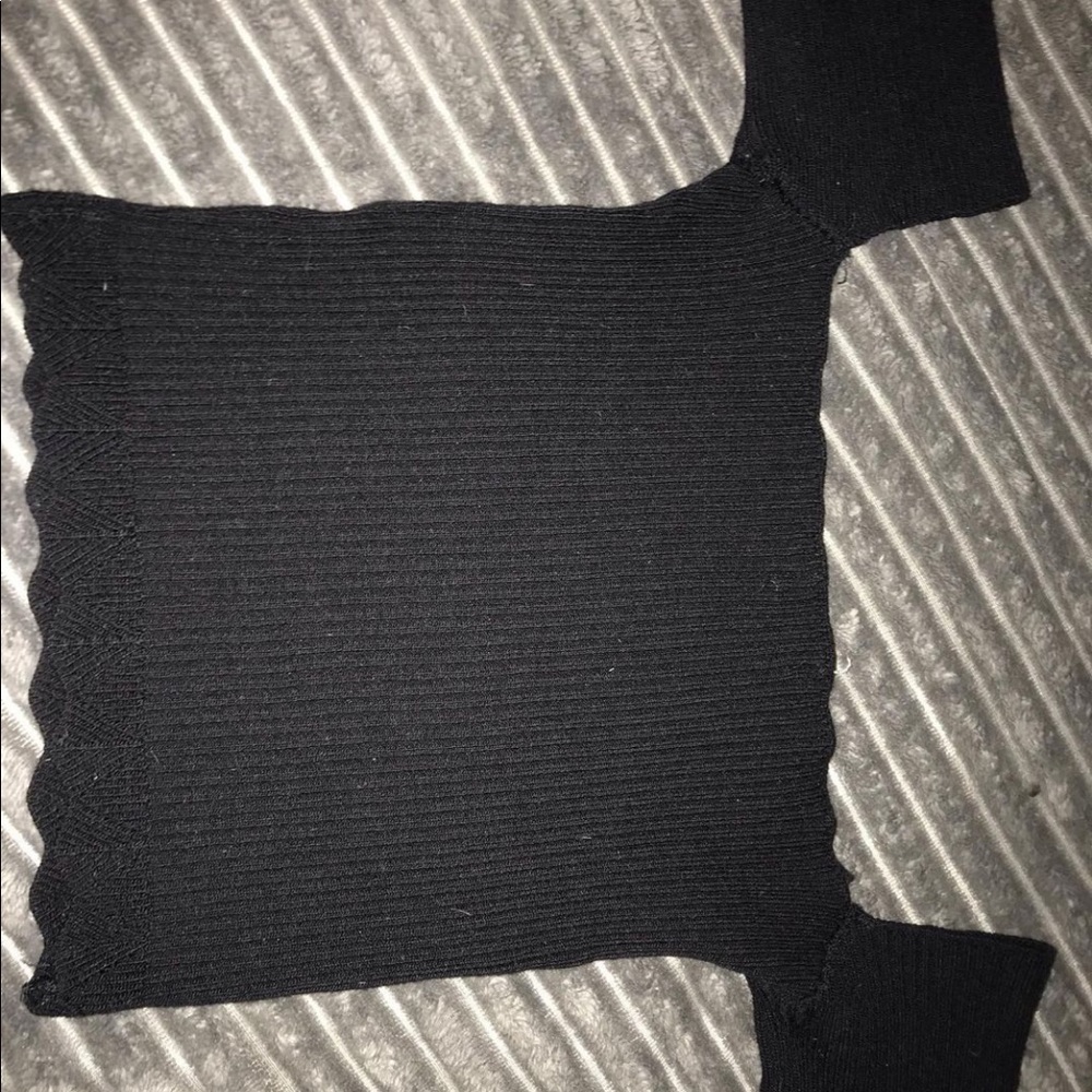 Black Off the shoulder top 🏴‍☠️ 
Size: s